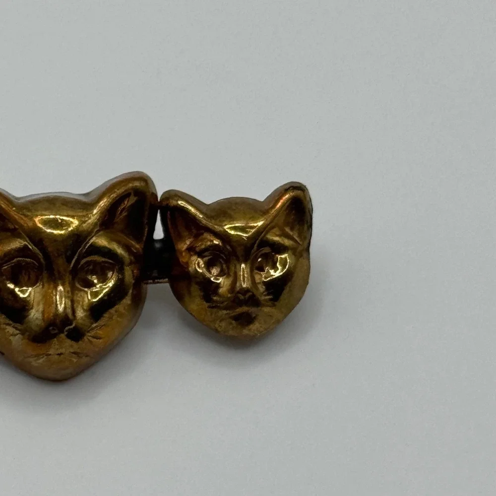 Vintage Meow Signed Cat Kitten Brooch Pin